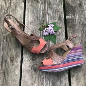 The Buckle BKE Sole Wedge Sandals Coral Size 8.5